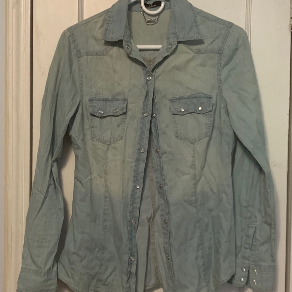 Women’s button up. - Picture 2 of 2